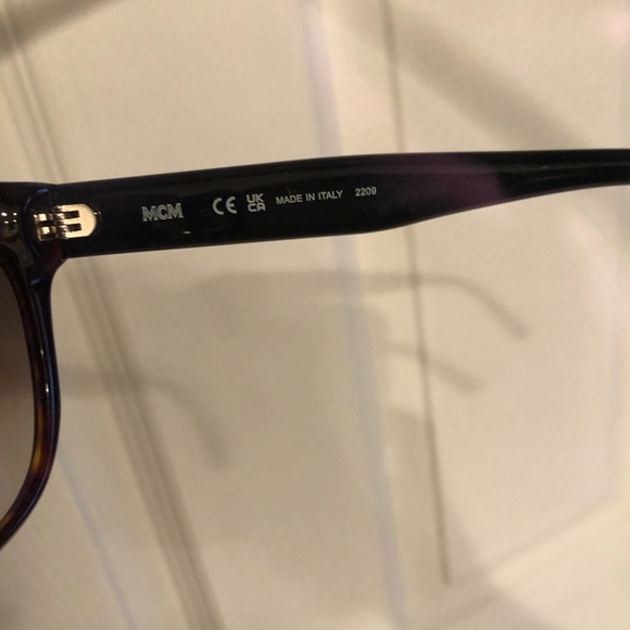 MCM tortoise shell look Sunglasses bought at Saks with logo - Picture 10 of 10